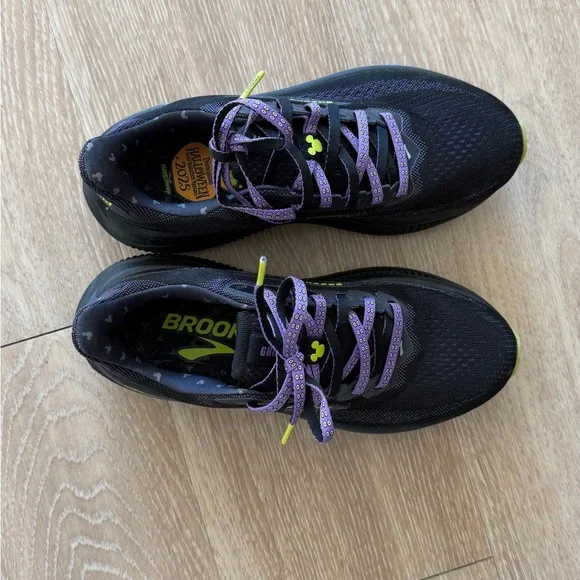Brooks runDisney Ursula-inspired Ghost 17 - Black, Teal, and Purple - Picture 3 of 9